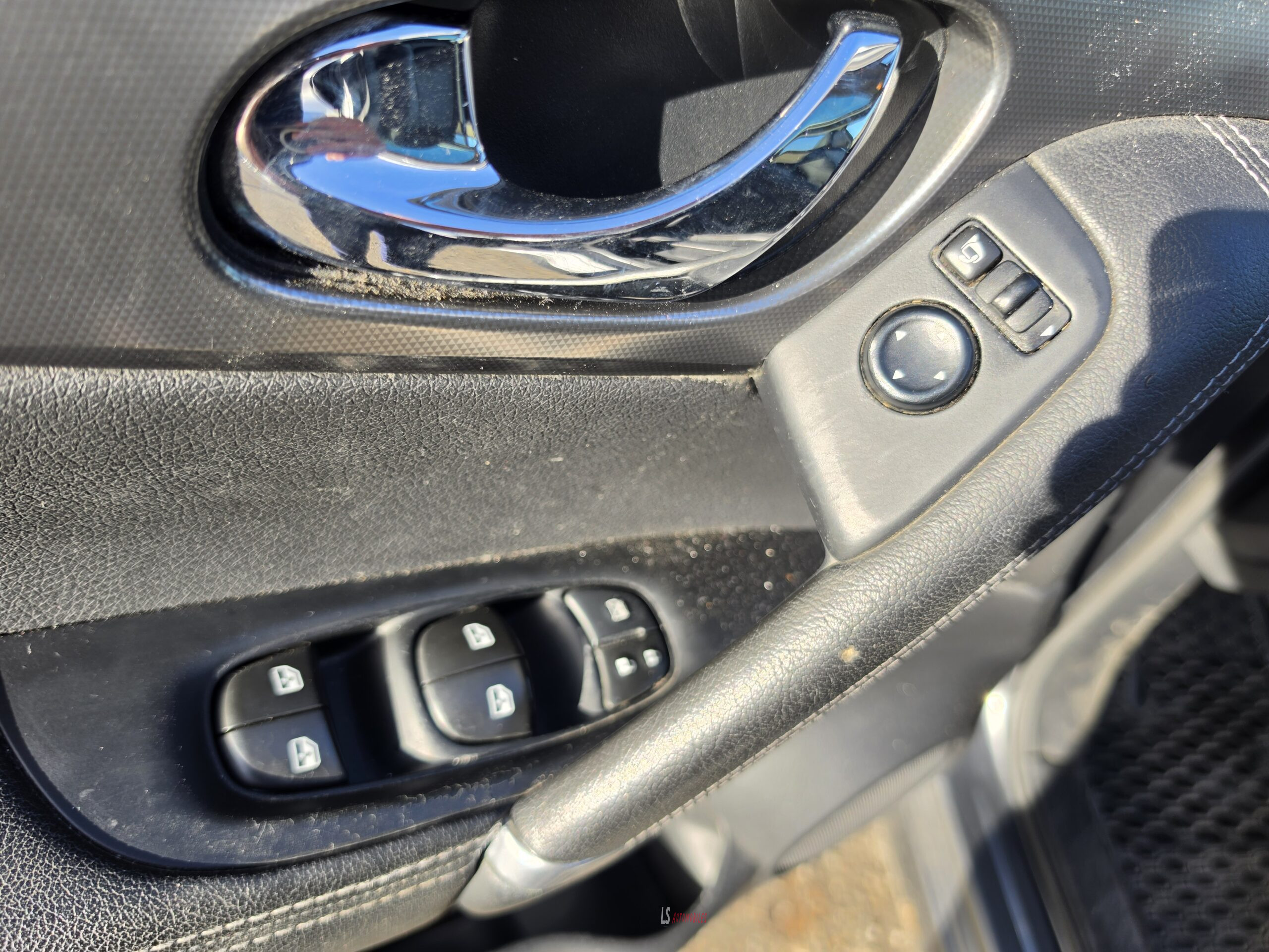 
								NISSAN QASHQAI full									