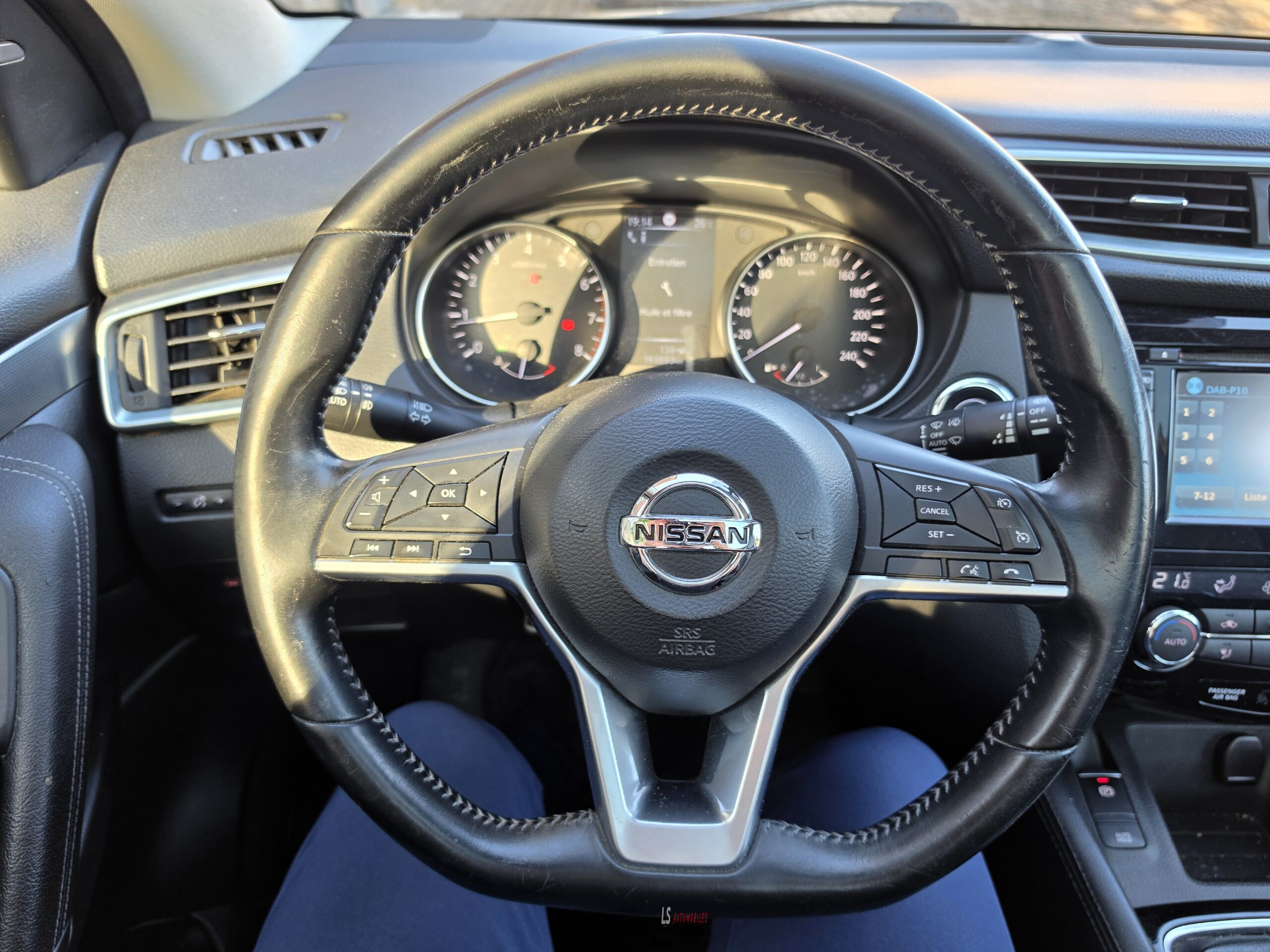 
								NISSAN QASHQAI full									