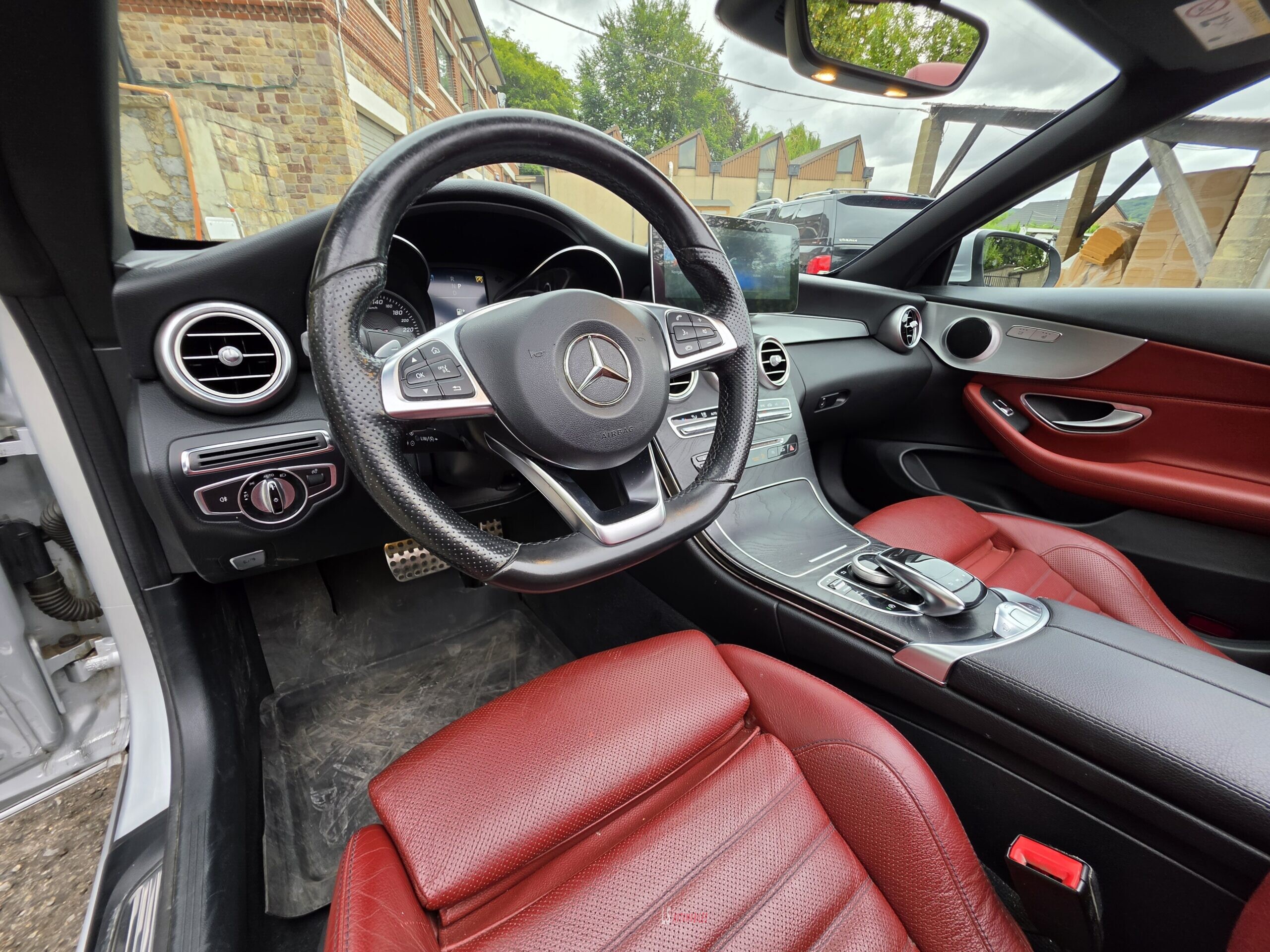 
								MERCEDES C220 CABRIOLET full									