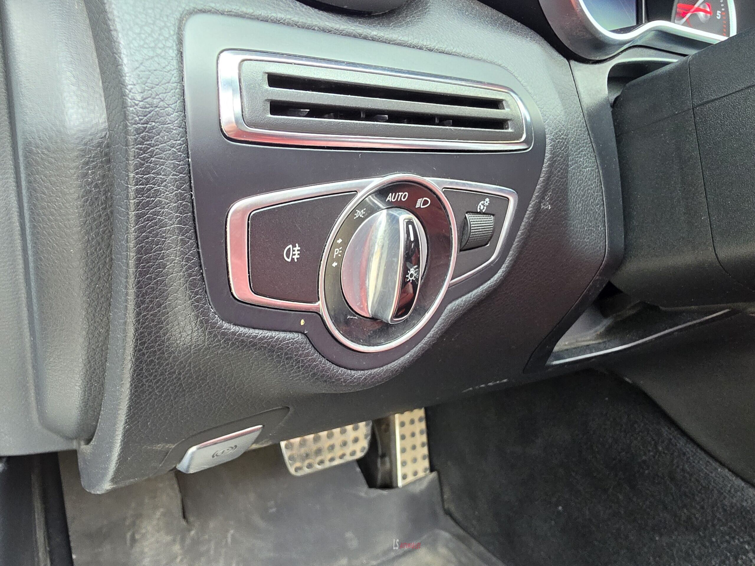 
								MERCEDES C220 CABRIOLET full									
