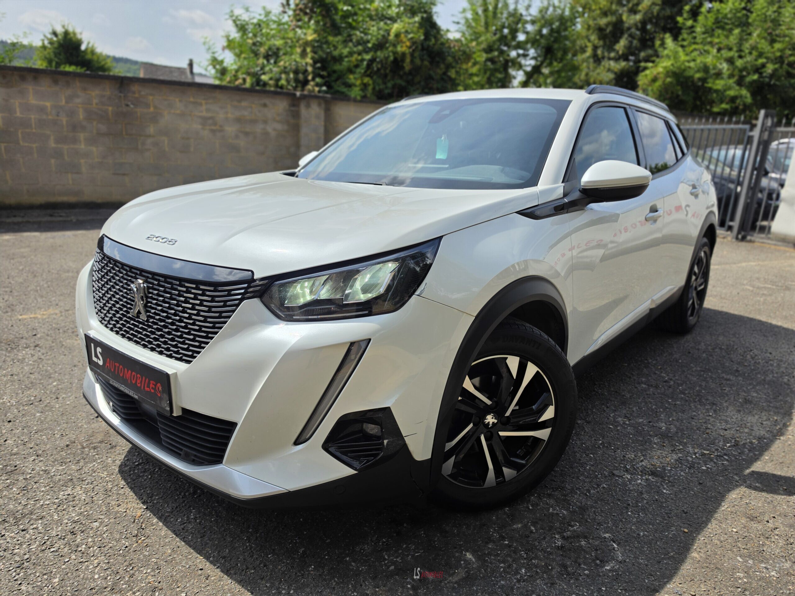 
								PEUGEOT 2008 full									
