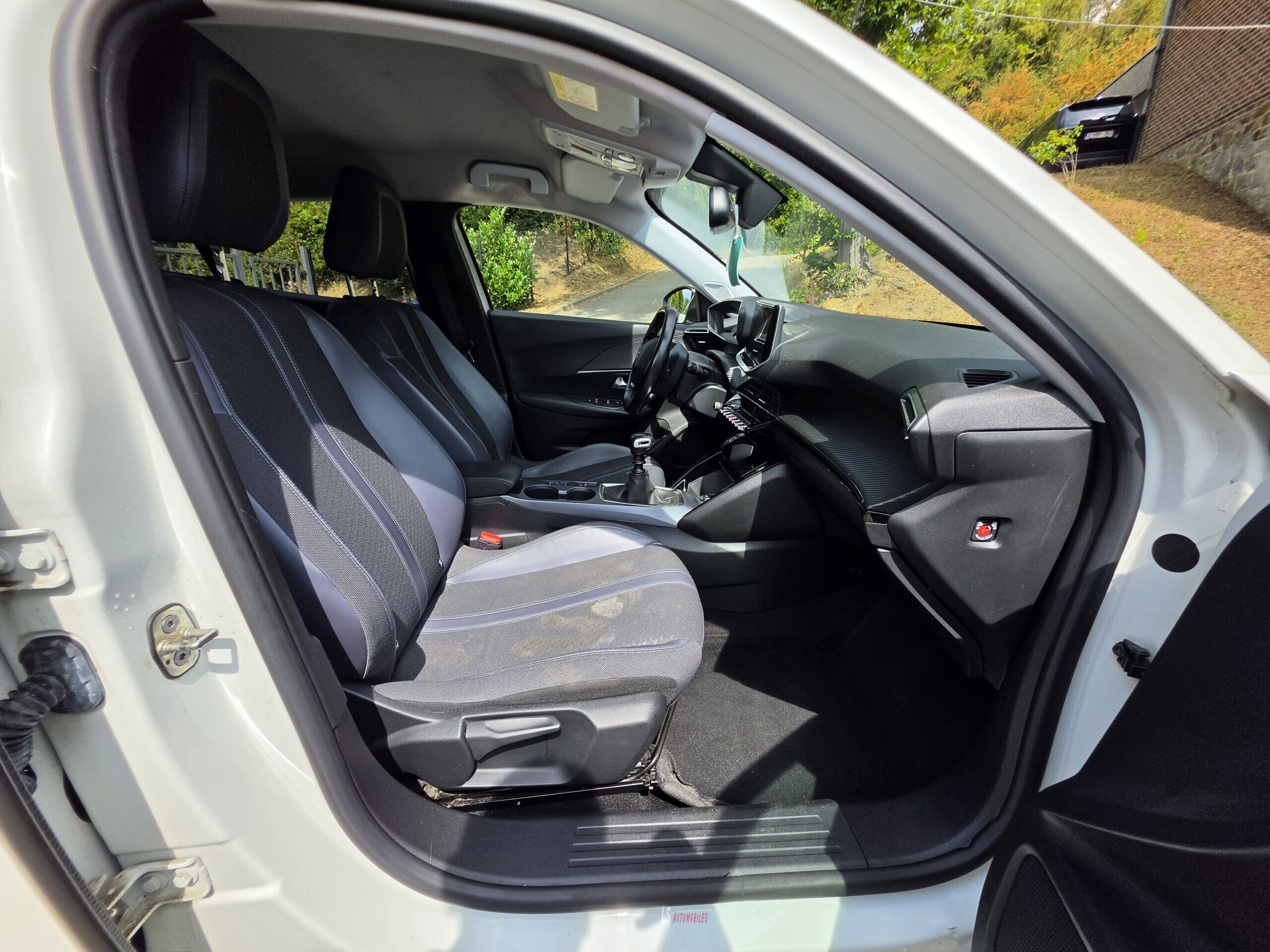 
								PEUGEOT 2008 full									