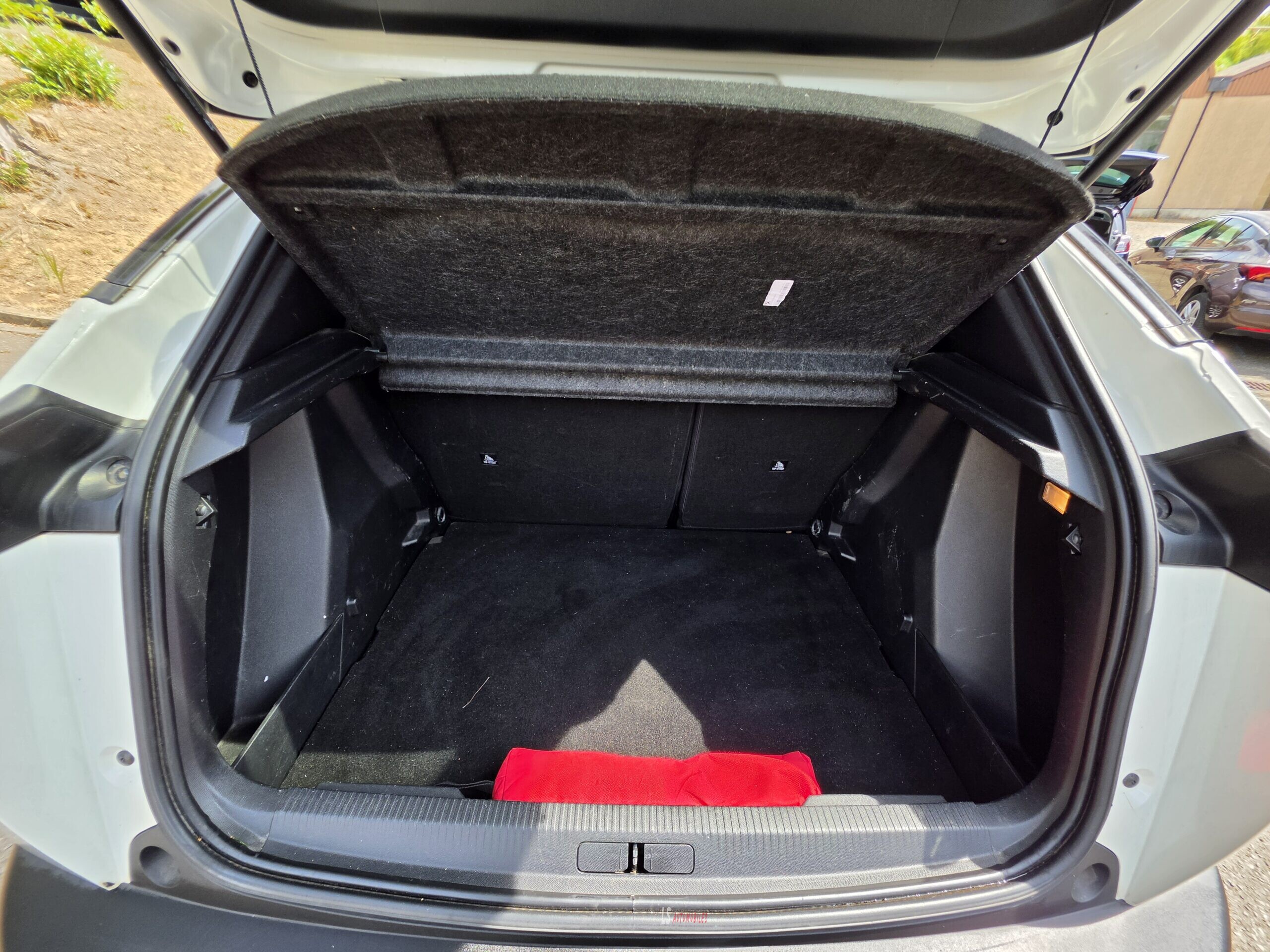 
								PEUGEOT 2008 full									