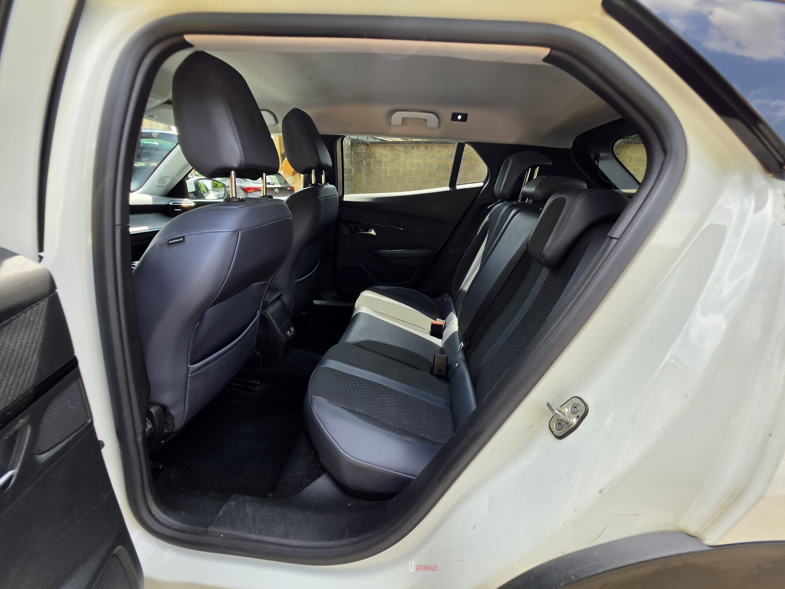 
								PEUGEOT 2008 full									