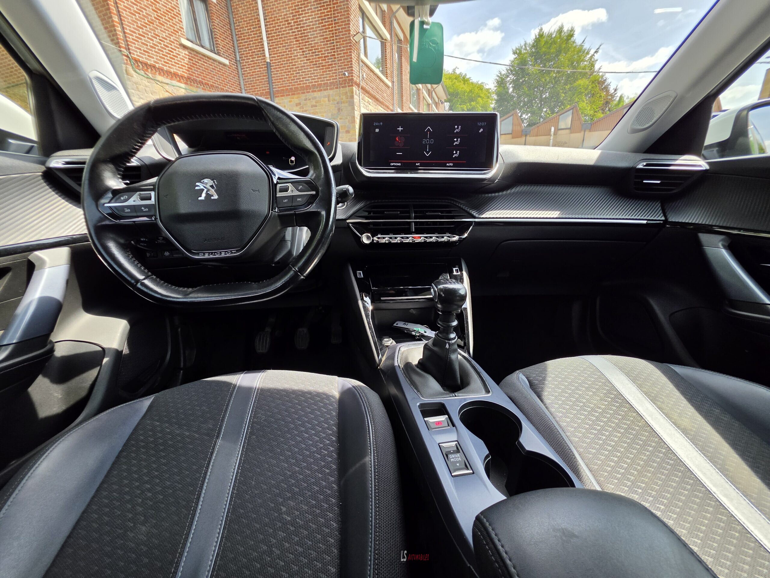 
								PEUGEOT 2008 full									