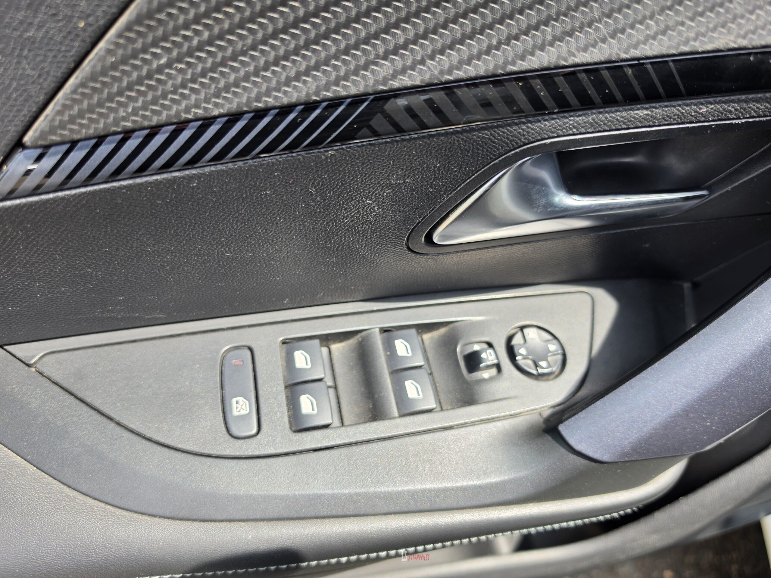 
								PEUGEOT 2008 full									