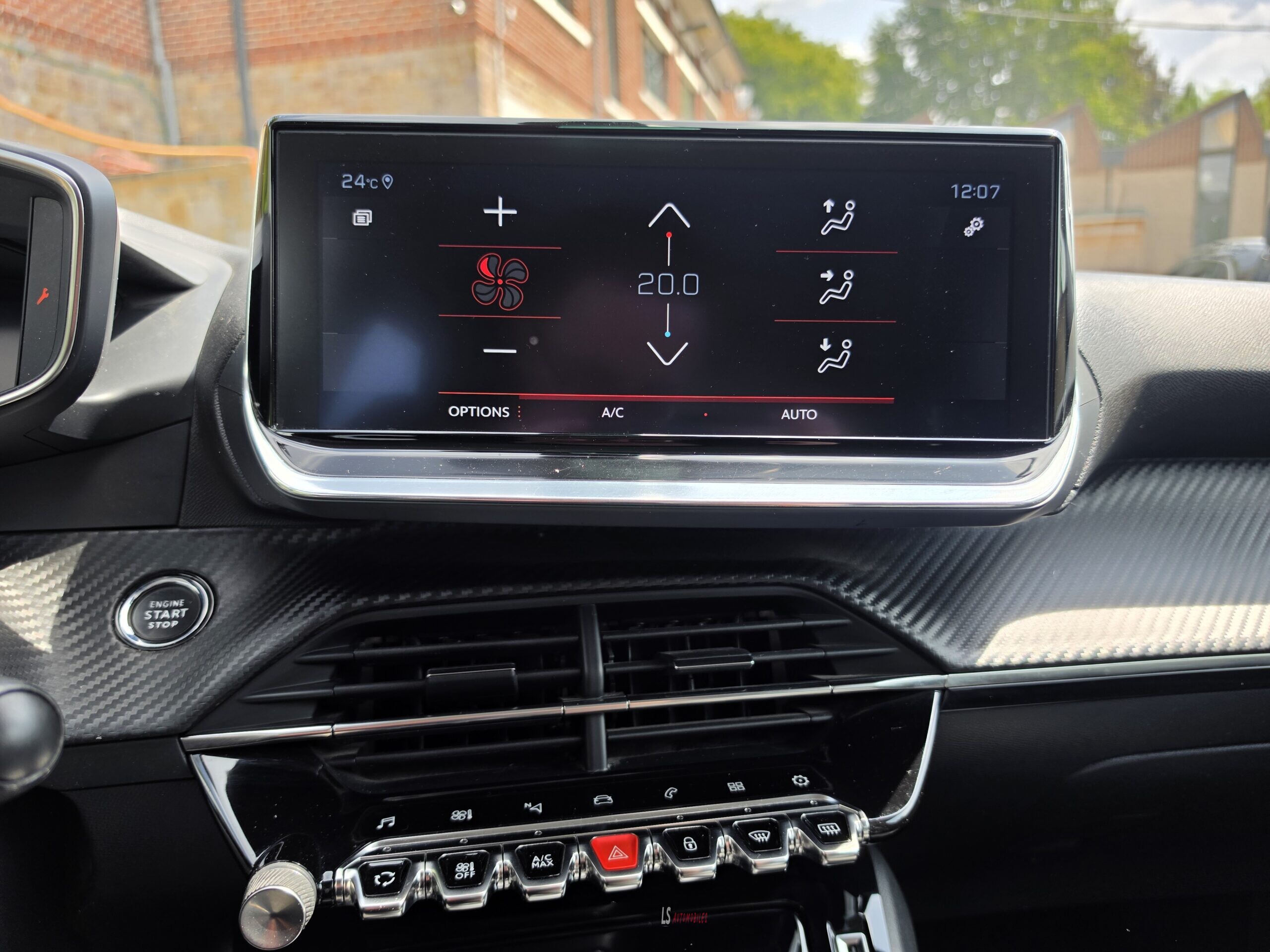 
								PEUGEOT 2008 full									