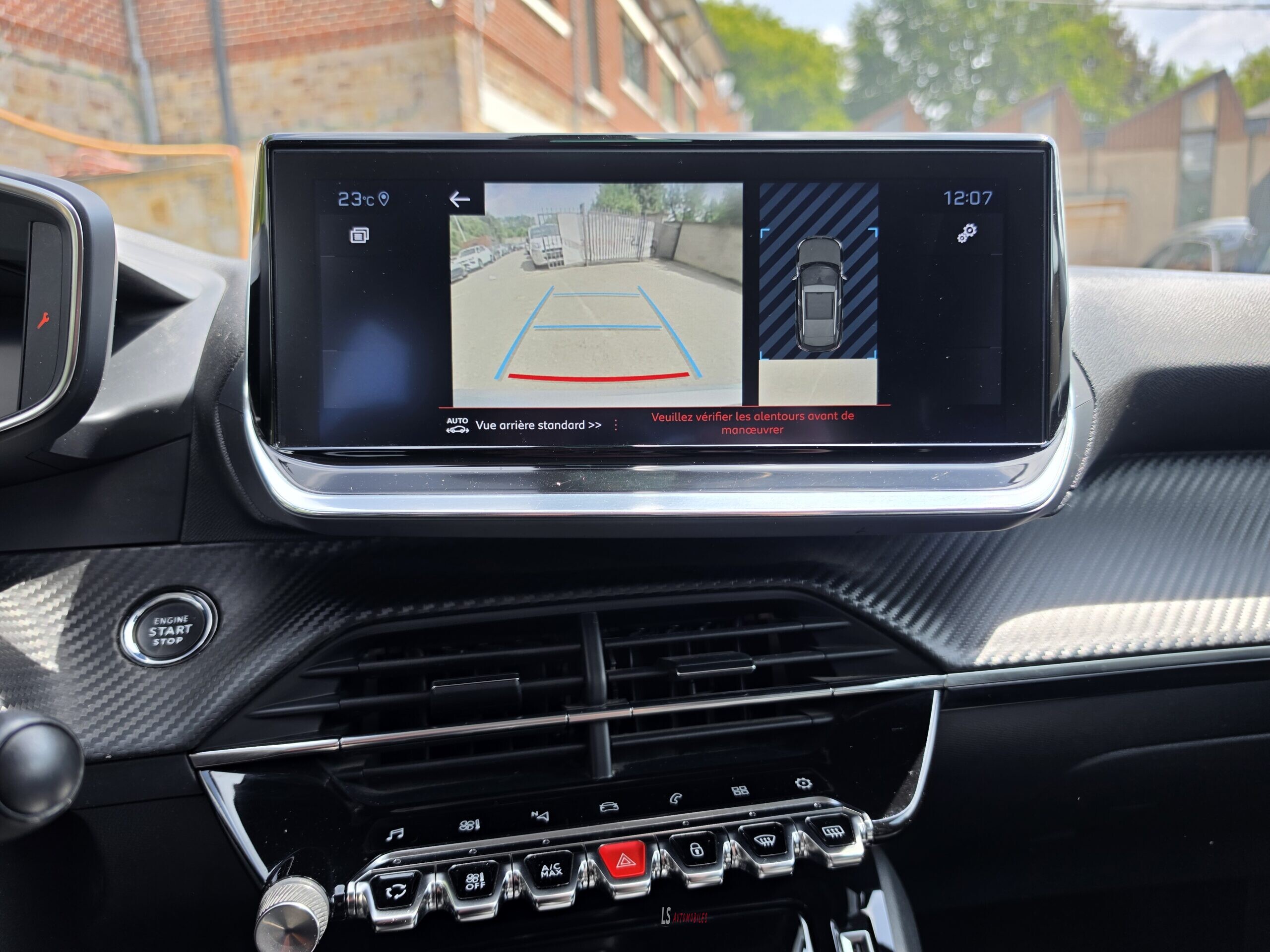 
								PEUGEOT 2008 full									