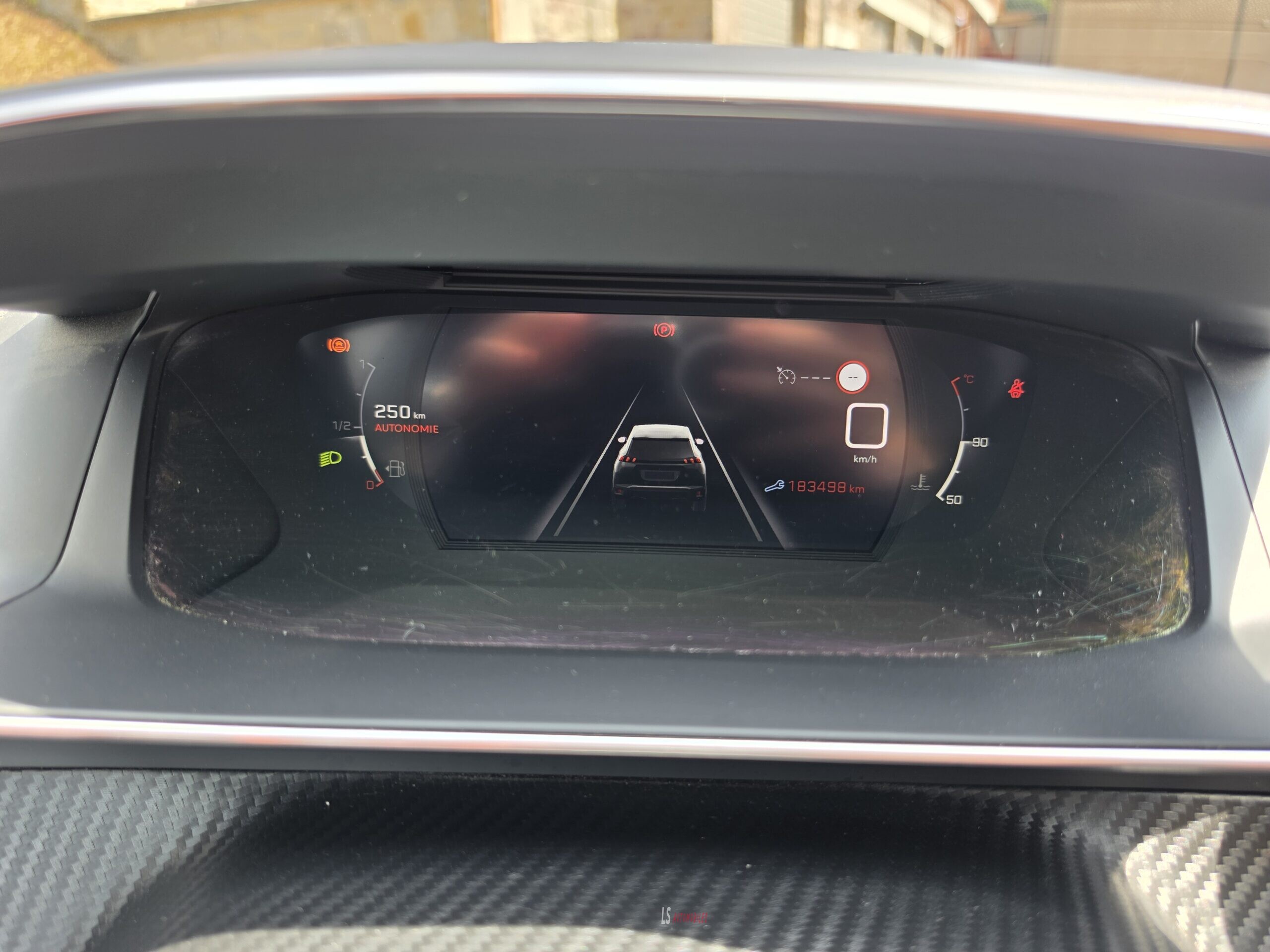 
								PEUGEOT 2008 full									
