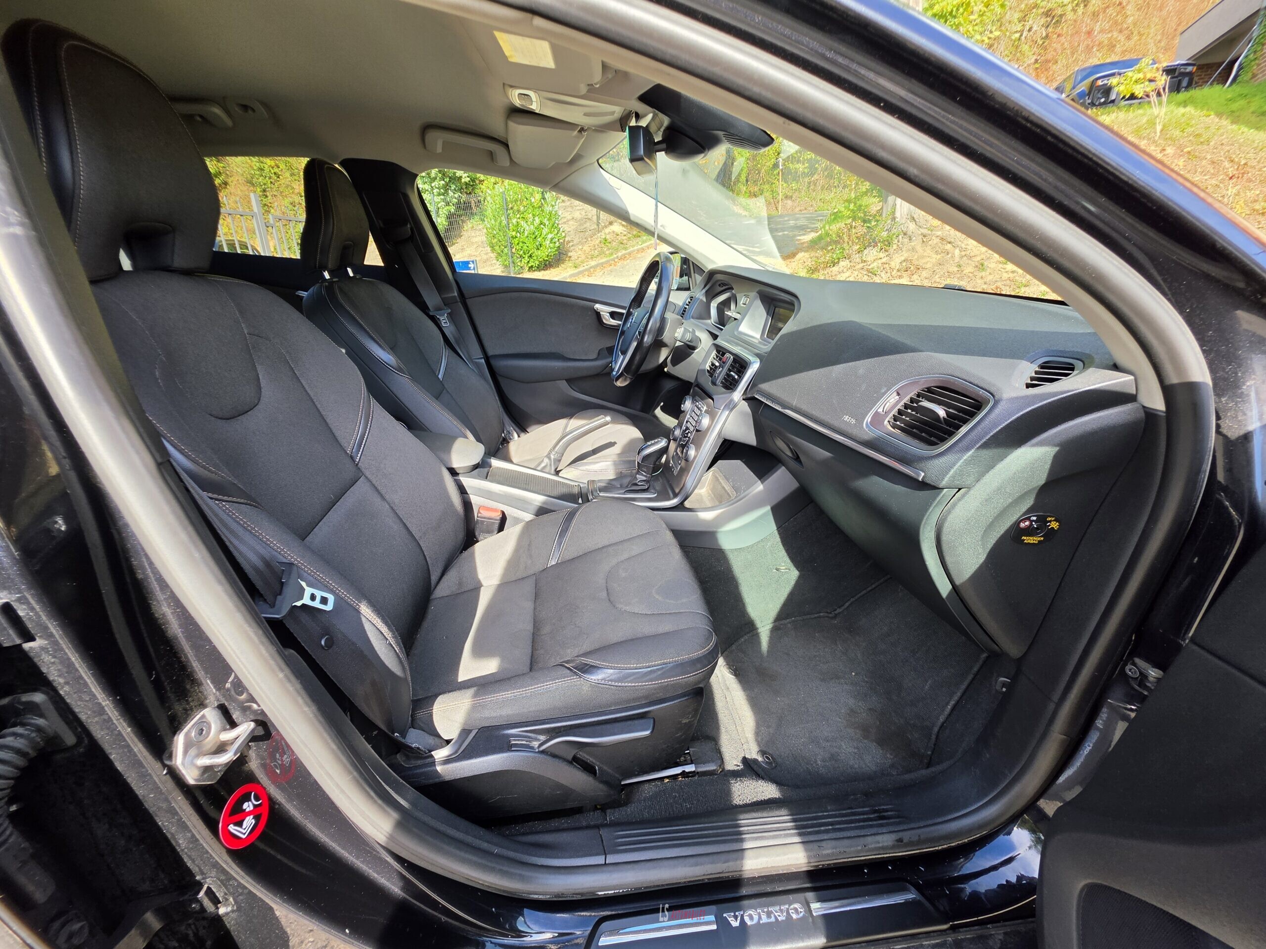 
								VOLVO V40*BOITE AUTO full									