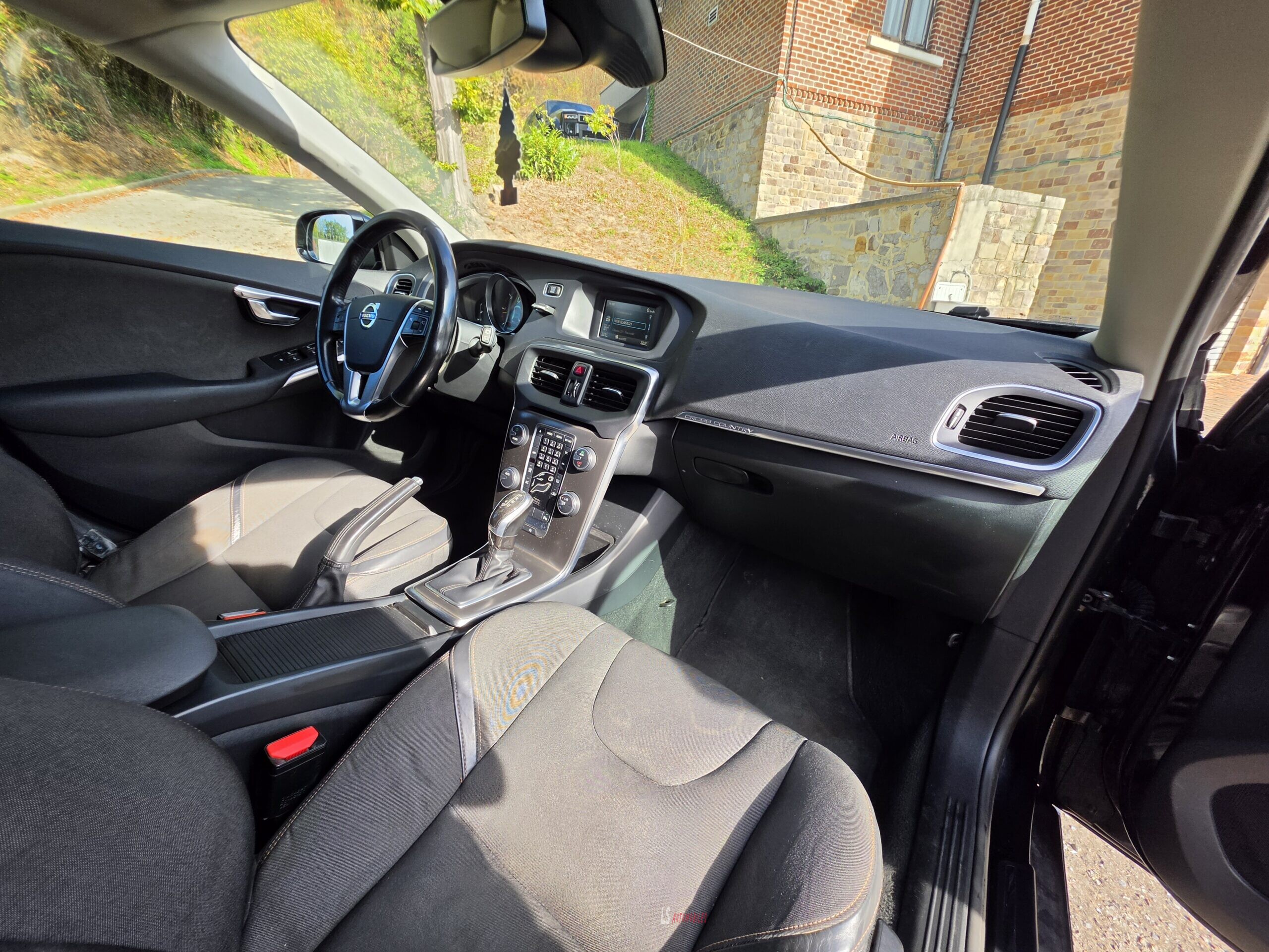 
								VOLVO V40*BOITE AUTO full									