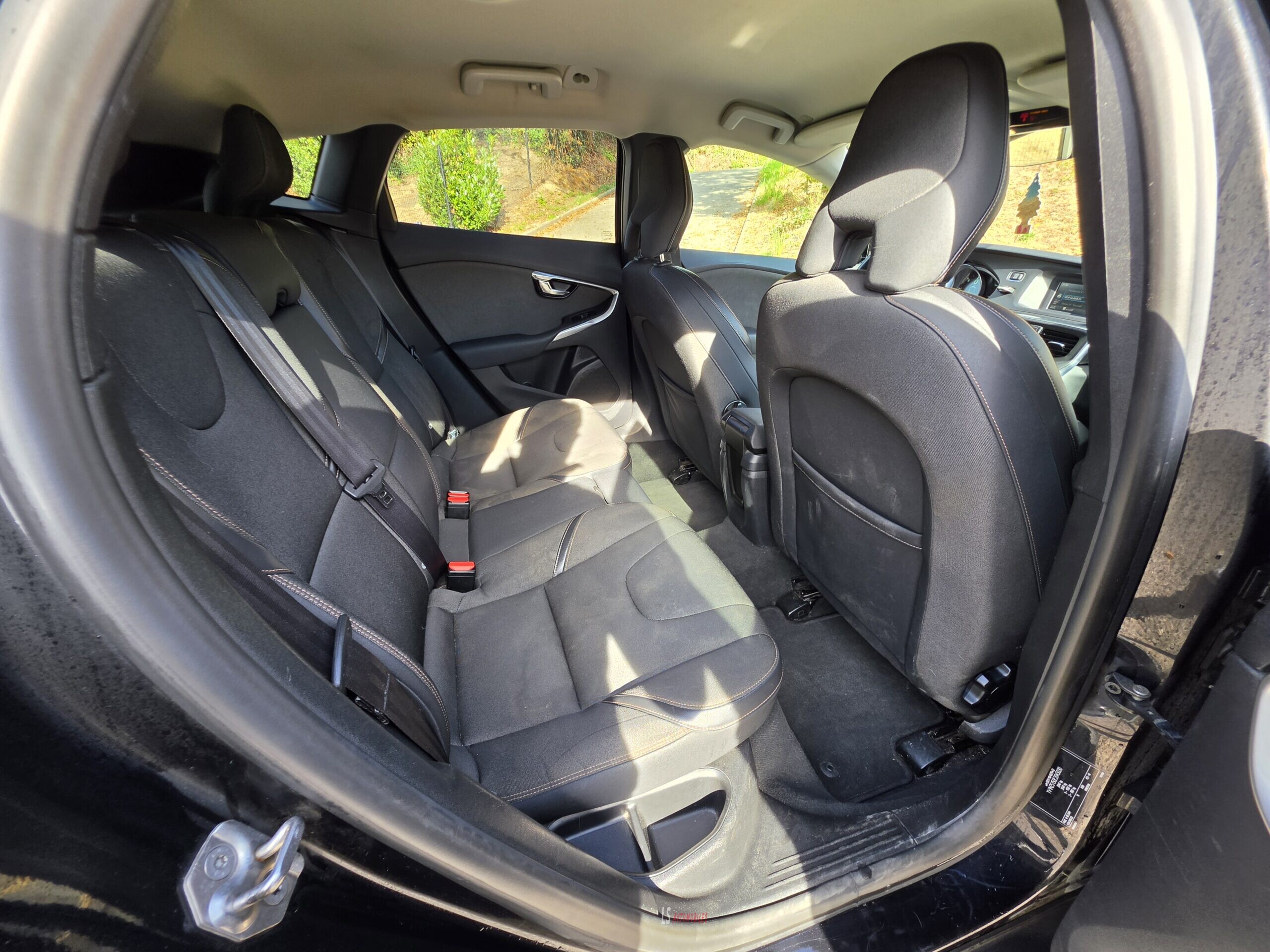 
								VOLVO V40*BOITE AUTO full									