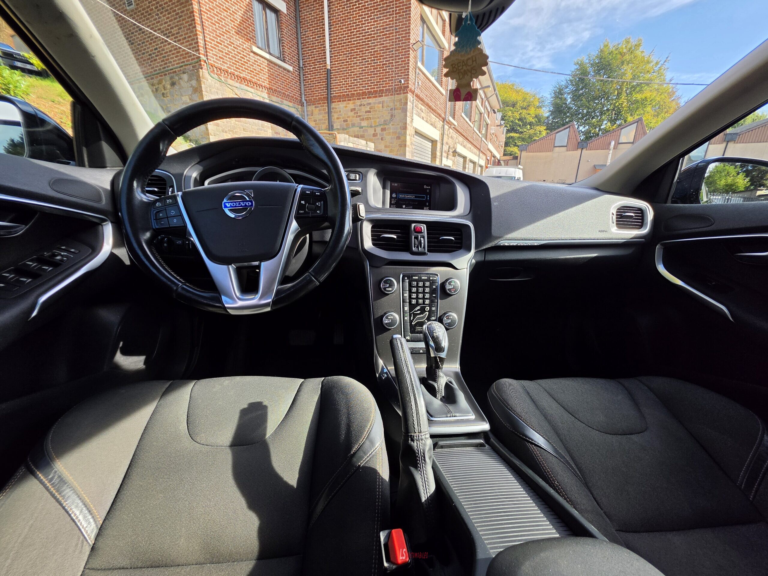 
								VOLVO V40*BOITE AUTO full									