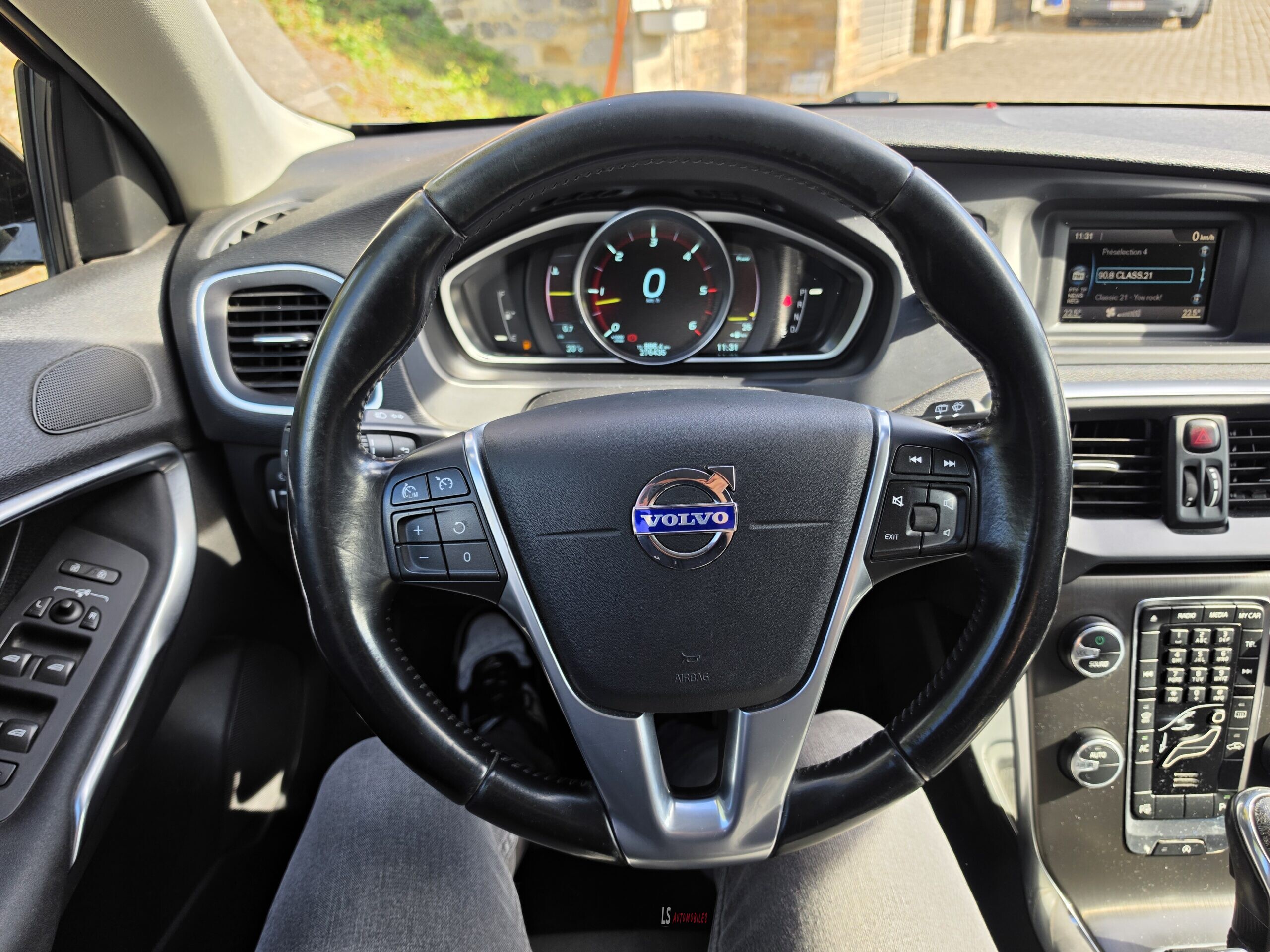 
								VOLVO V40*BOITE AUTO full									