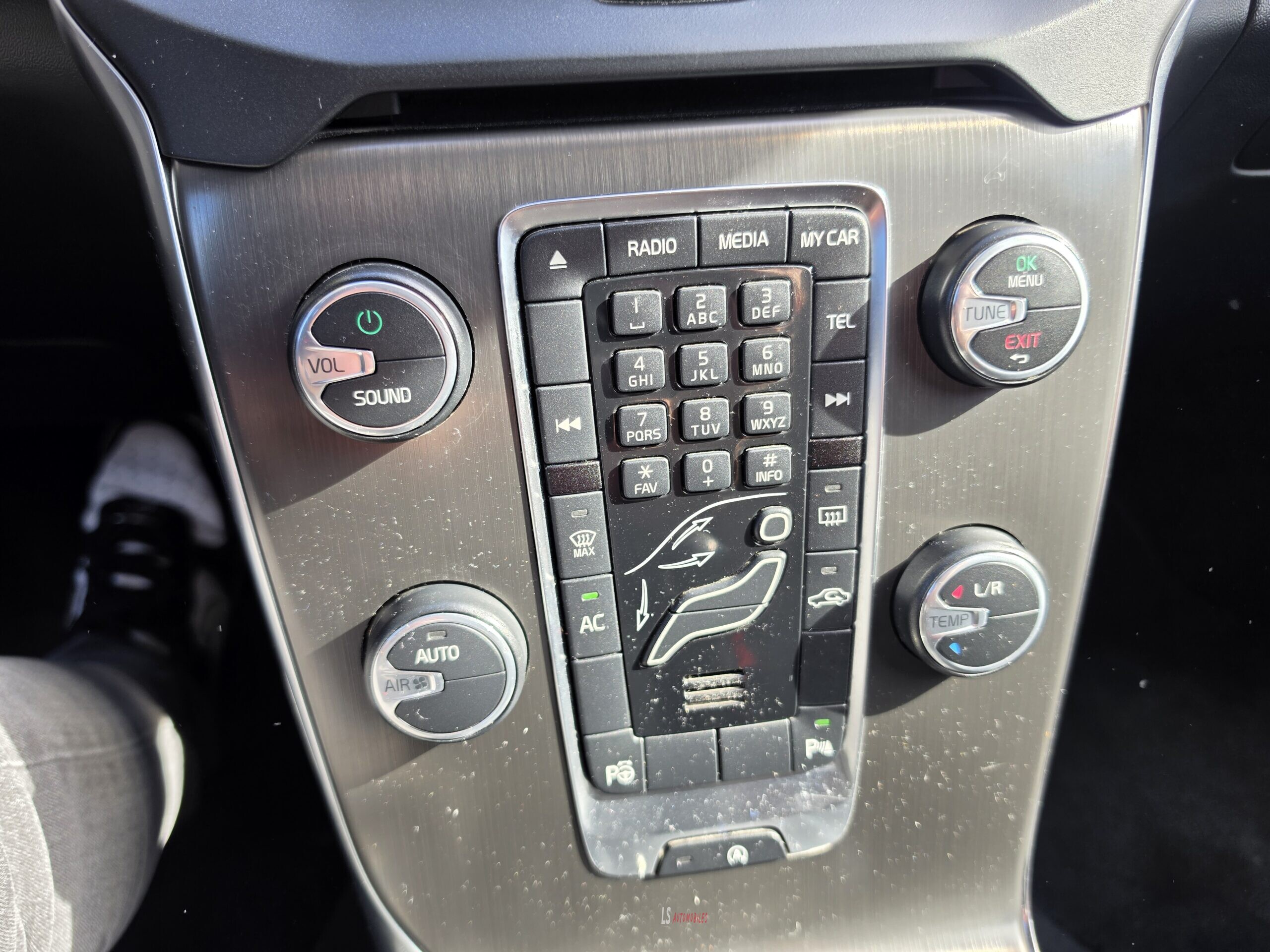 
								VOLVO V40*BOITE AUTO full									